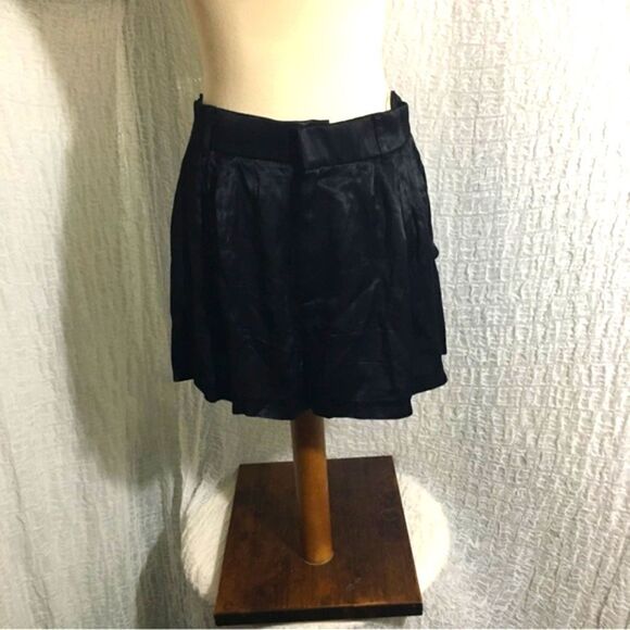 ZARA NWT 100% Viscose Shorts Size Large - Picture 1 of 10